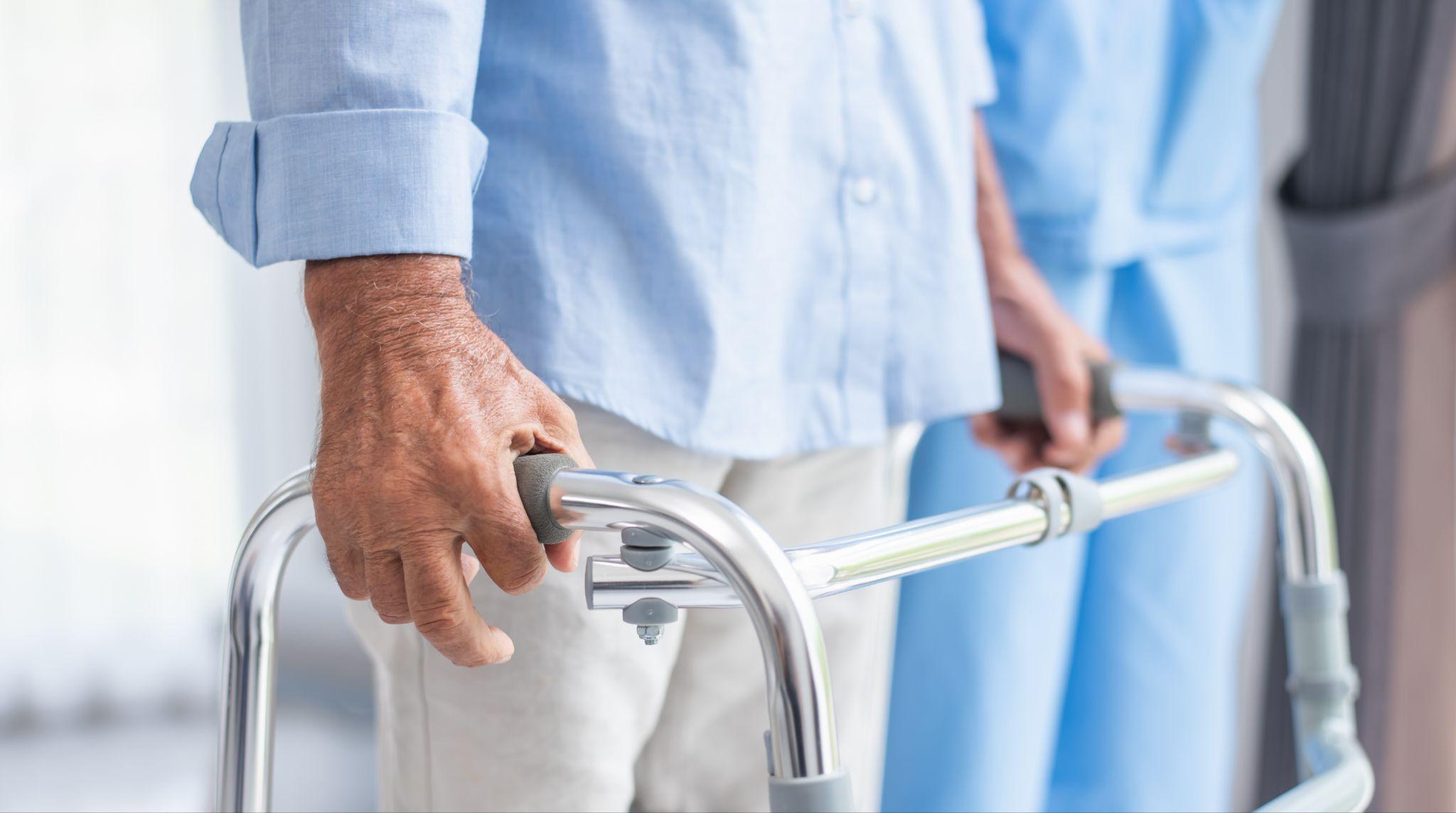 ALS Symptoms in Women and Men - Early Signs